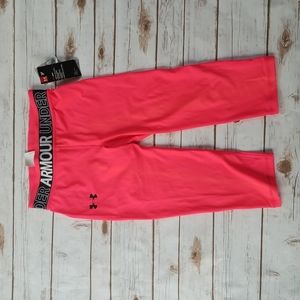 Girls under Armour capris. NWT. Size large